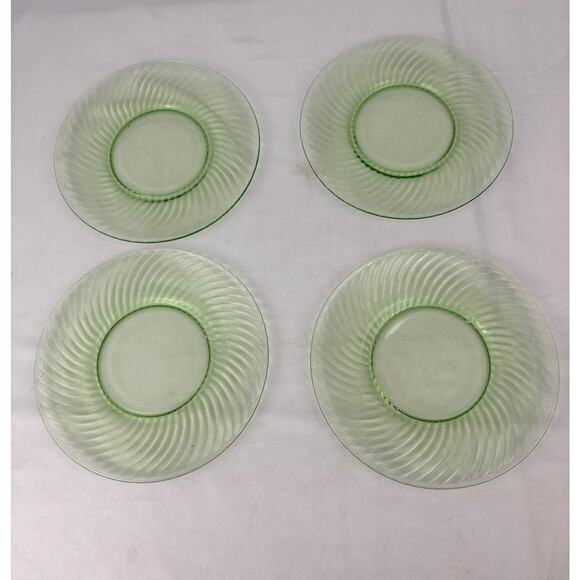 VTG 4 PC Green Depression Glass Swirl Pattern 8" Plates Uranium GLOWS - Picture 1 of 16